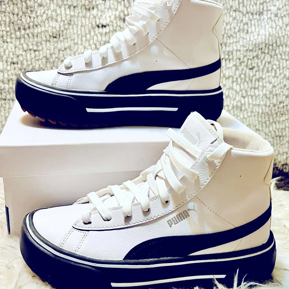 Woman’s Puma Platforms - Picture 2 of 12